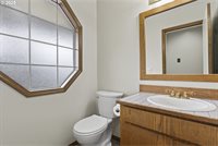 618 SE Greenway Dr, Gresham, OR 97080