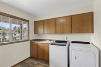 618 SE Greenway Dr, Gresham, OR 97080