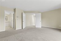 618 SE Greenway Dr, Gresham, OR 97080