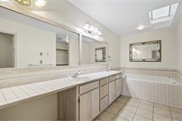 618 SE Greenway Dr, Gresham, OR 97080