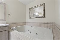 618 SE Greenway Dr, Gresham, OR 97080