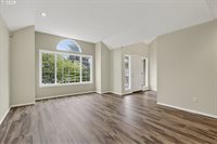 618 SE Greenway Dr, Gresham, OR 97080