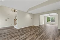 618 SE Greenway Dr, Gresham, OR 97080