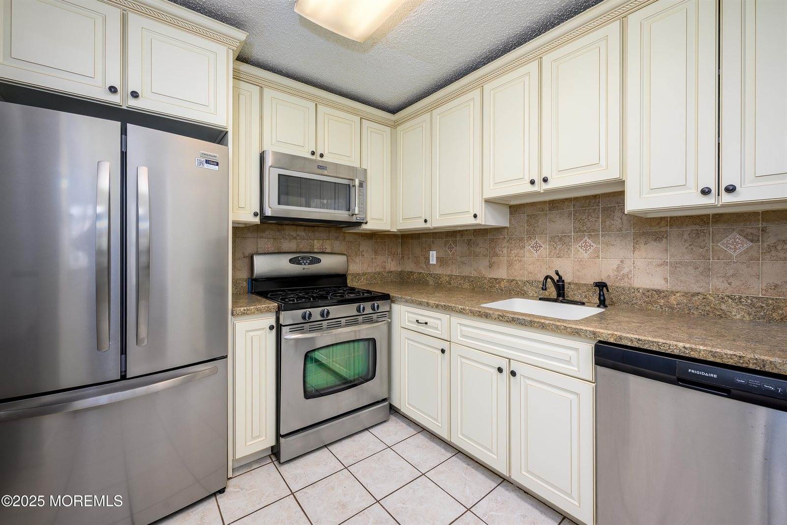 101 Goldthread Court, Jackson, NJ 08527