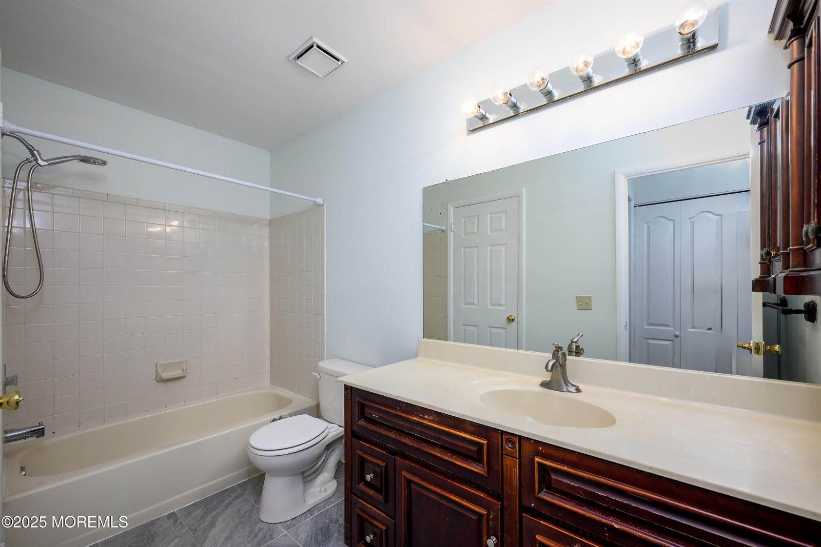 101 Goldthread Court, Jackson, NJ 08527