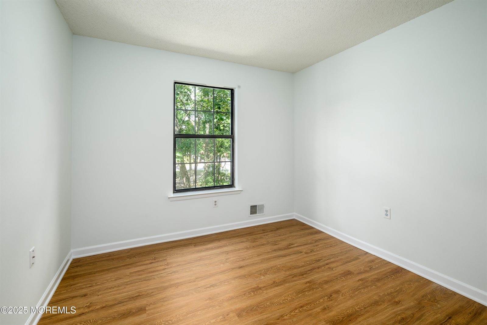 101 Goldthread Court, Jackson, NJ 08527