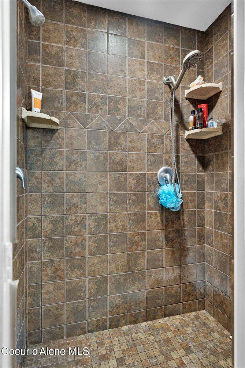 181 Deer Meadow Ln, Blanchard, ID 83804