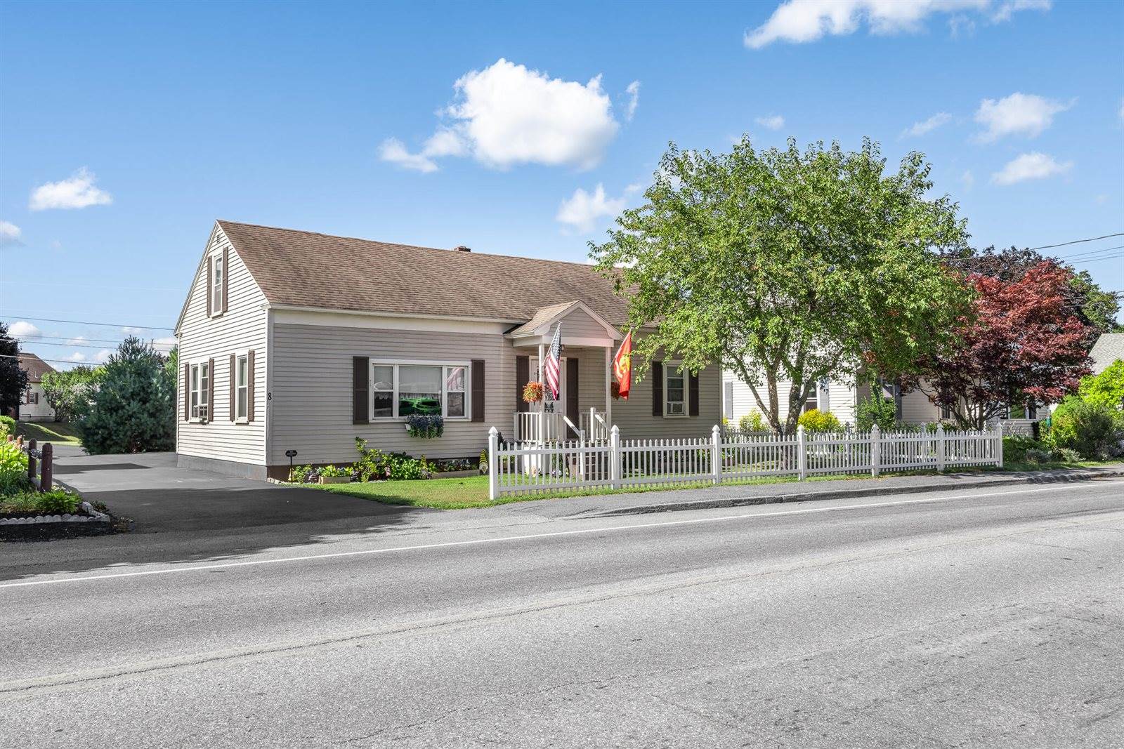 8 Townsend Road, Augusta, ME 04330