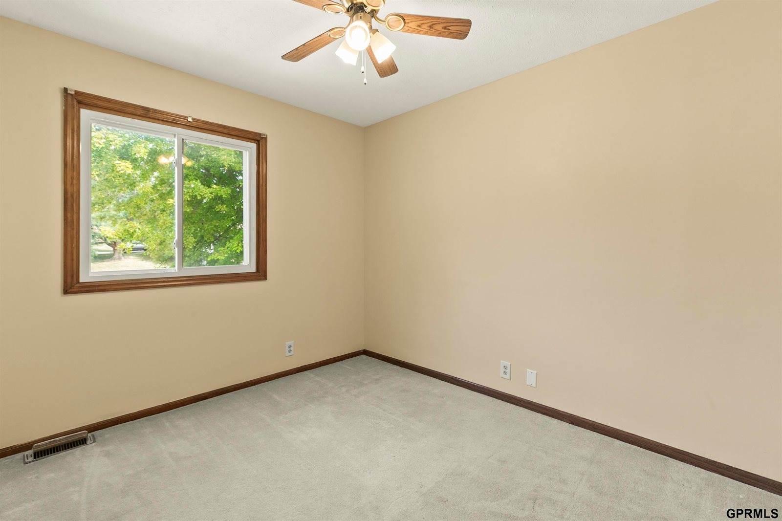 10106 South 13Th Street, Bellevue, NE 68123