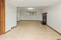 10106 South 13Th Street, Bellevue, NE 68123