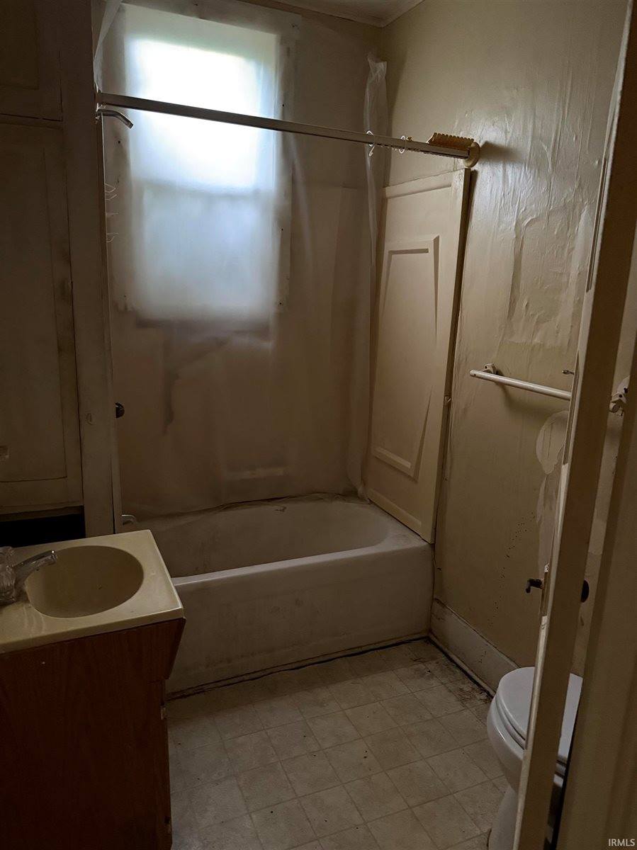 432 N Main Street, Fairmount, IN 46928