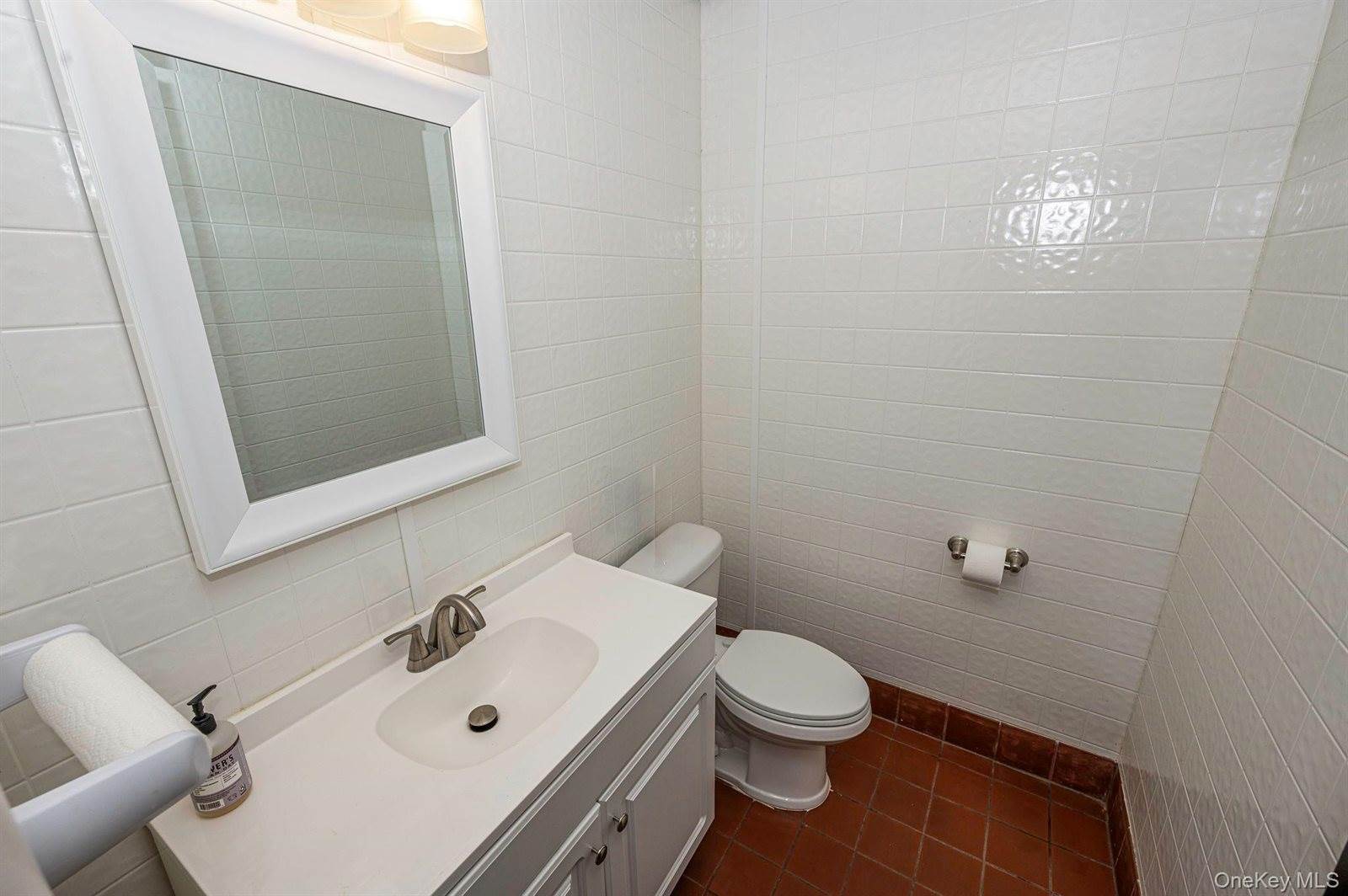 1272 Montauk Highway, Babylon, NY 11726