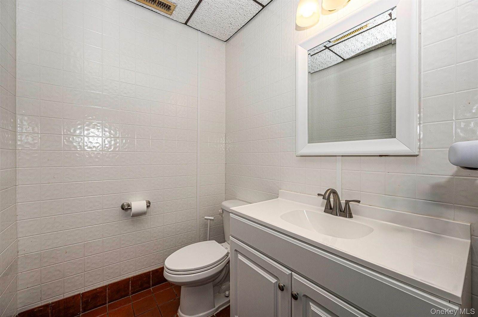 1272 Montauk Highway, Babylon, NY 11726