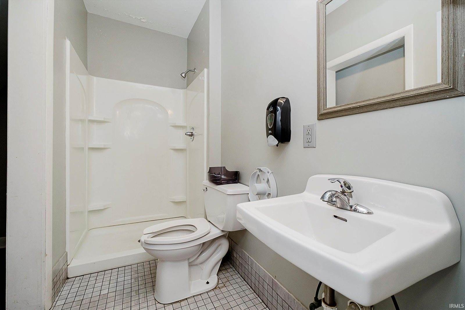 407 W Adams Street, Muncie, IN 47305