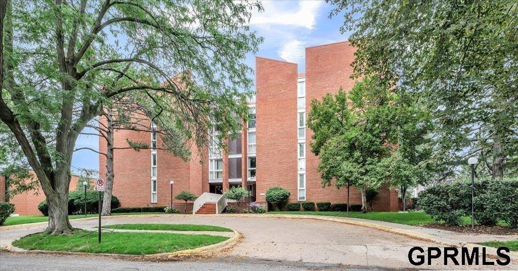 3702 Jackson Street, Omaha, NE 68105