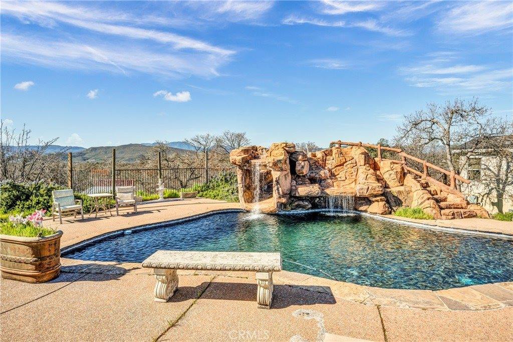 21054 Yankee Valley Road, Hidden Valley Lake, CA 95467