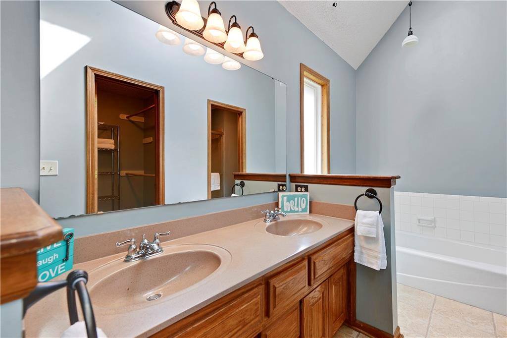 14424 West 84th Terrace, Lenexa, KS 66215