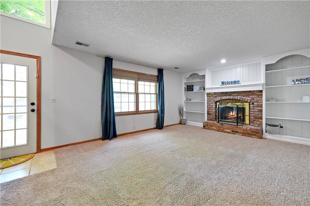 14424 West 84th Terrace, Lenexa, KS 66215