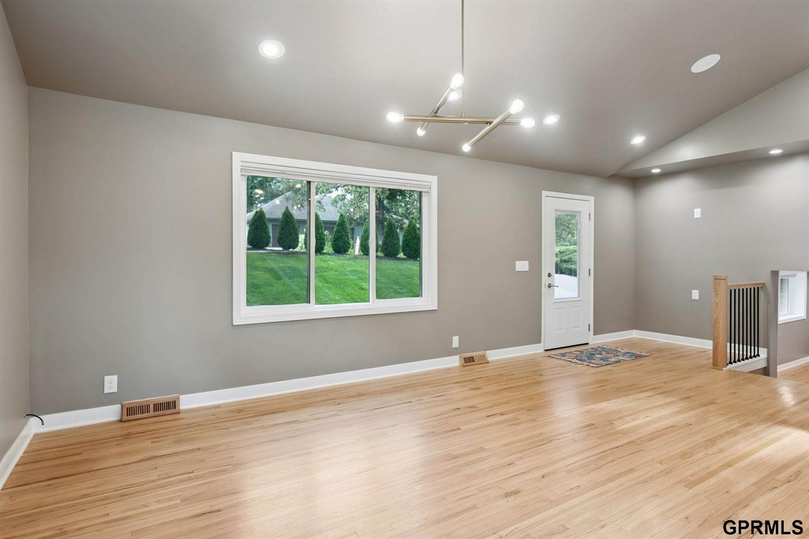 9334 Spring Street, Omaha, NE 68124