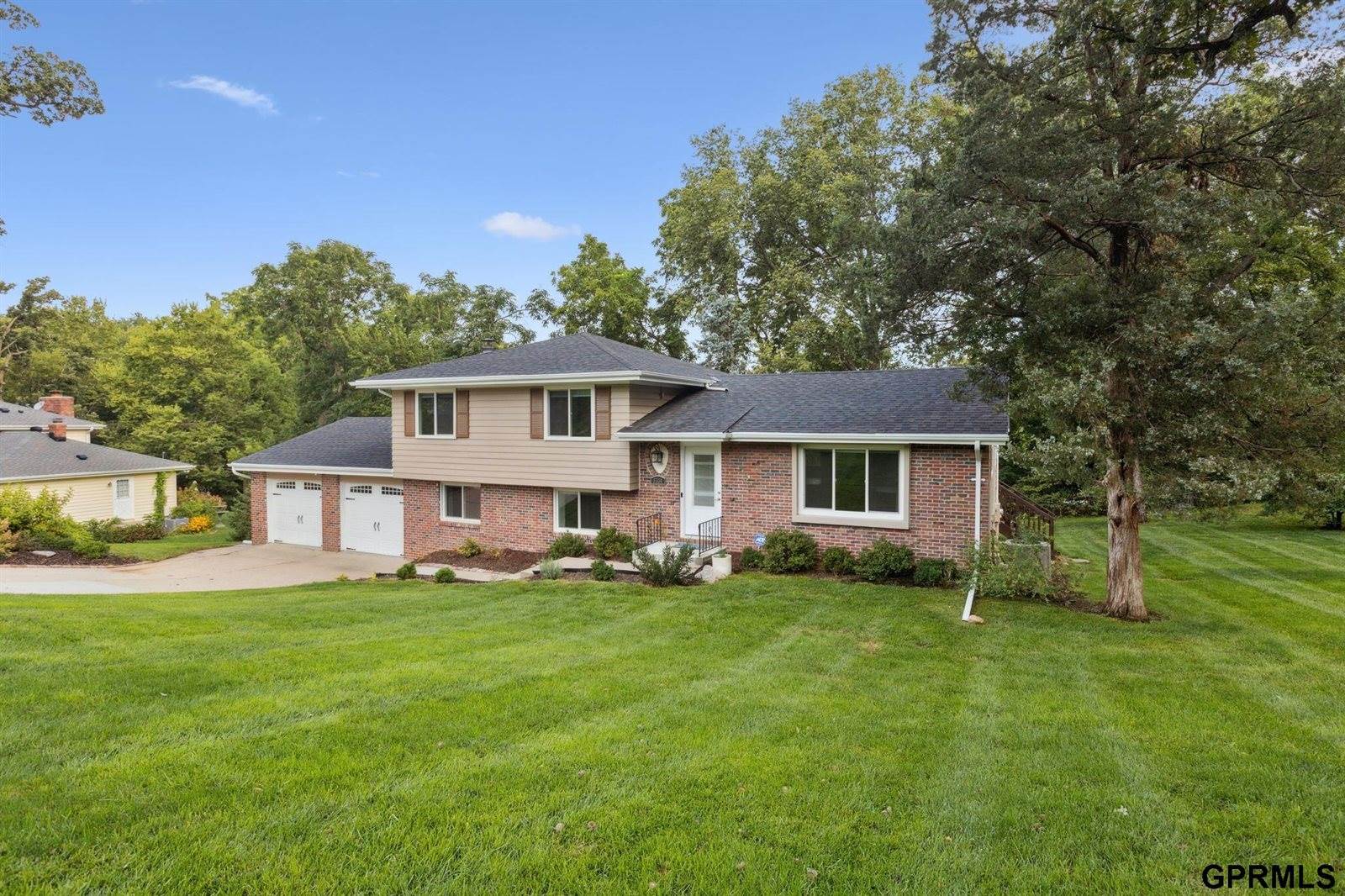 9334 Spring Street, Omaha, NE 68124