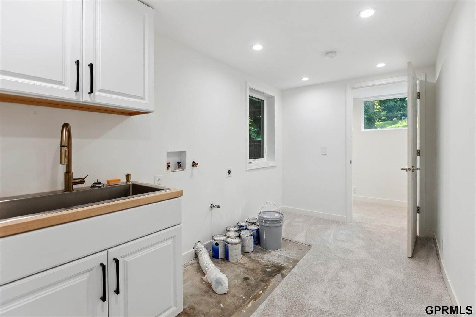 9334 Spring Street, Omaha, NE 68124