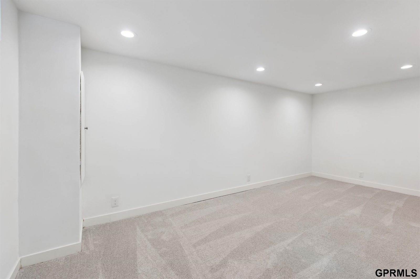 9334 Spring Street, Omaha, NE 68124