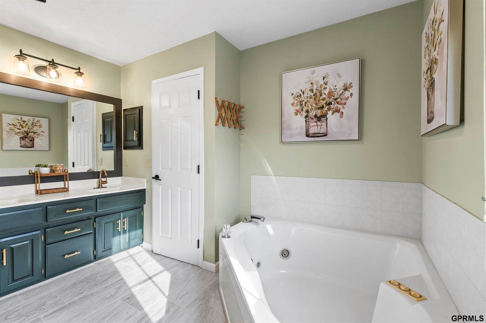 614 Eagle View Drive, Papillion, NE 68133