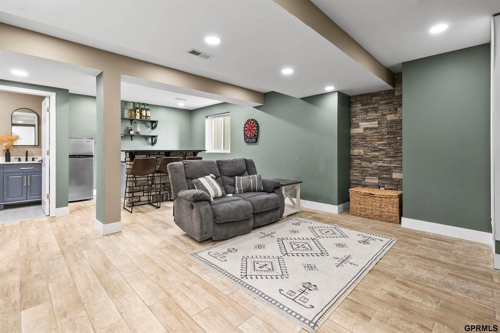 614 Eagle View Drive, Papillion, NE 68133