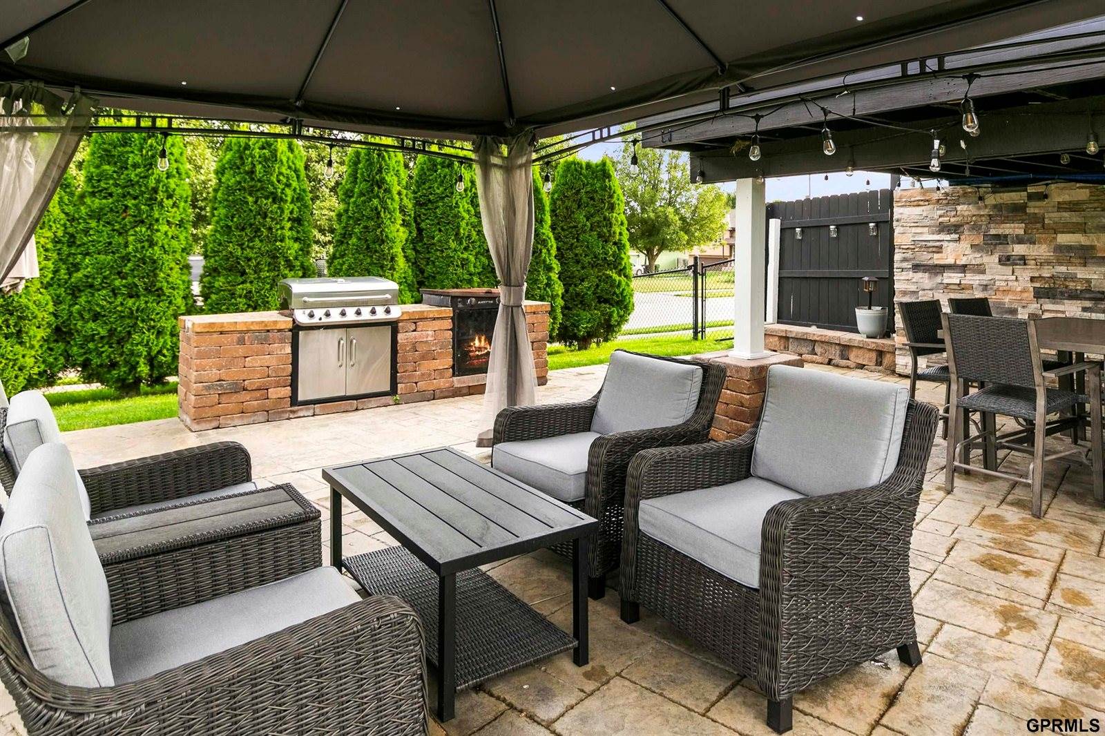 614 Eagle View Drive, Papillion, NE 68133