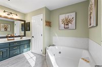 614 Eagle View Drive, Papillion, NE 68133