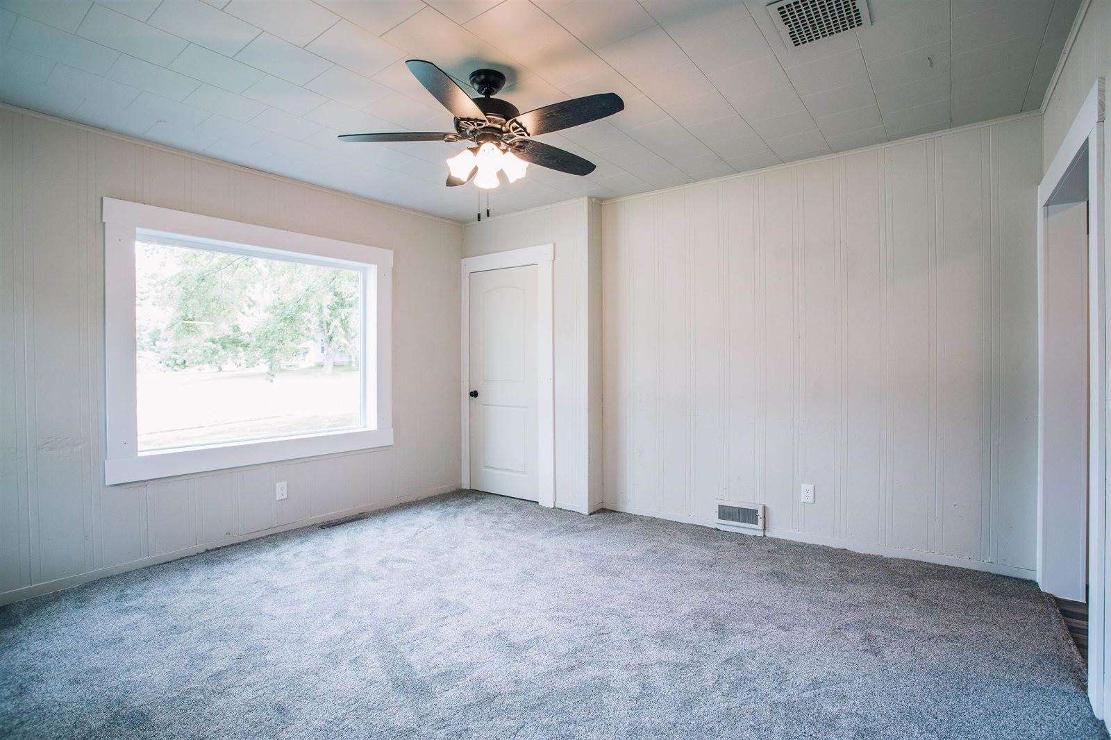 315 W Begley Street, Greenwood, WI 54437