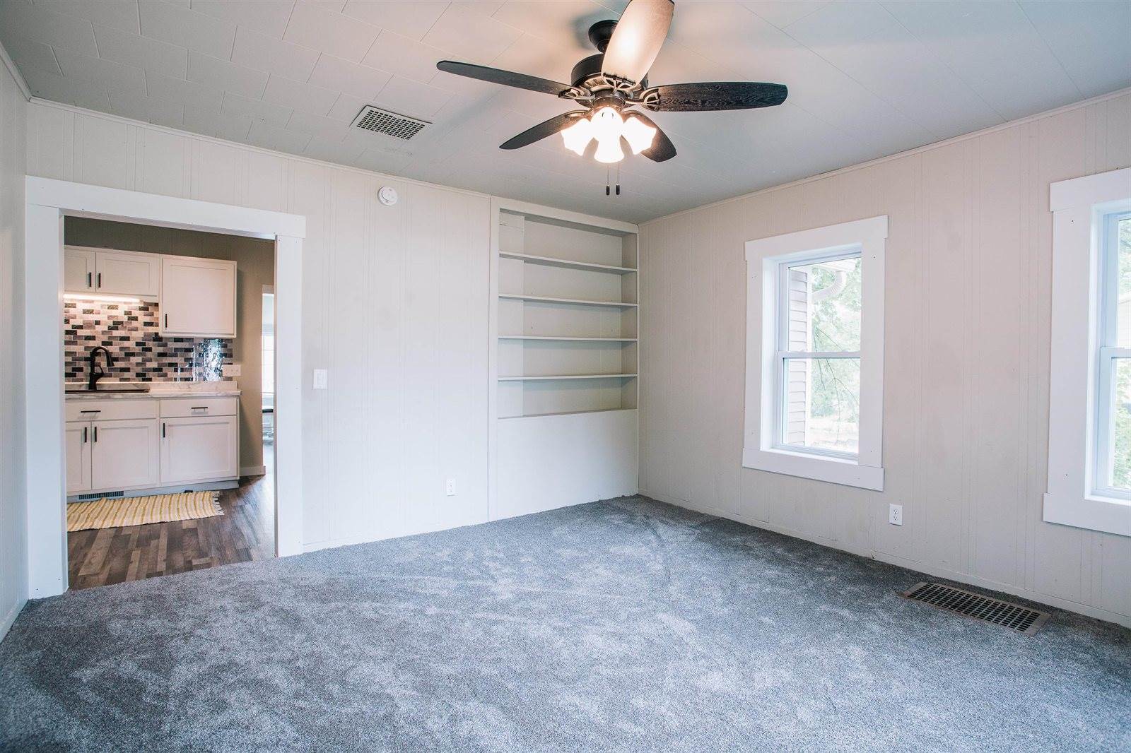 315 W Begley Street, Greenwood, WI 54437