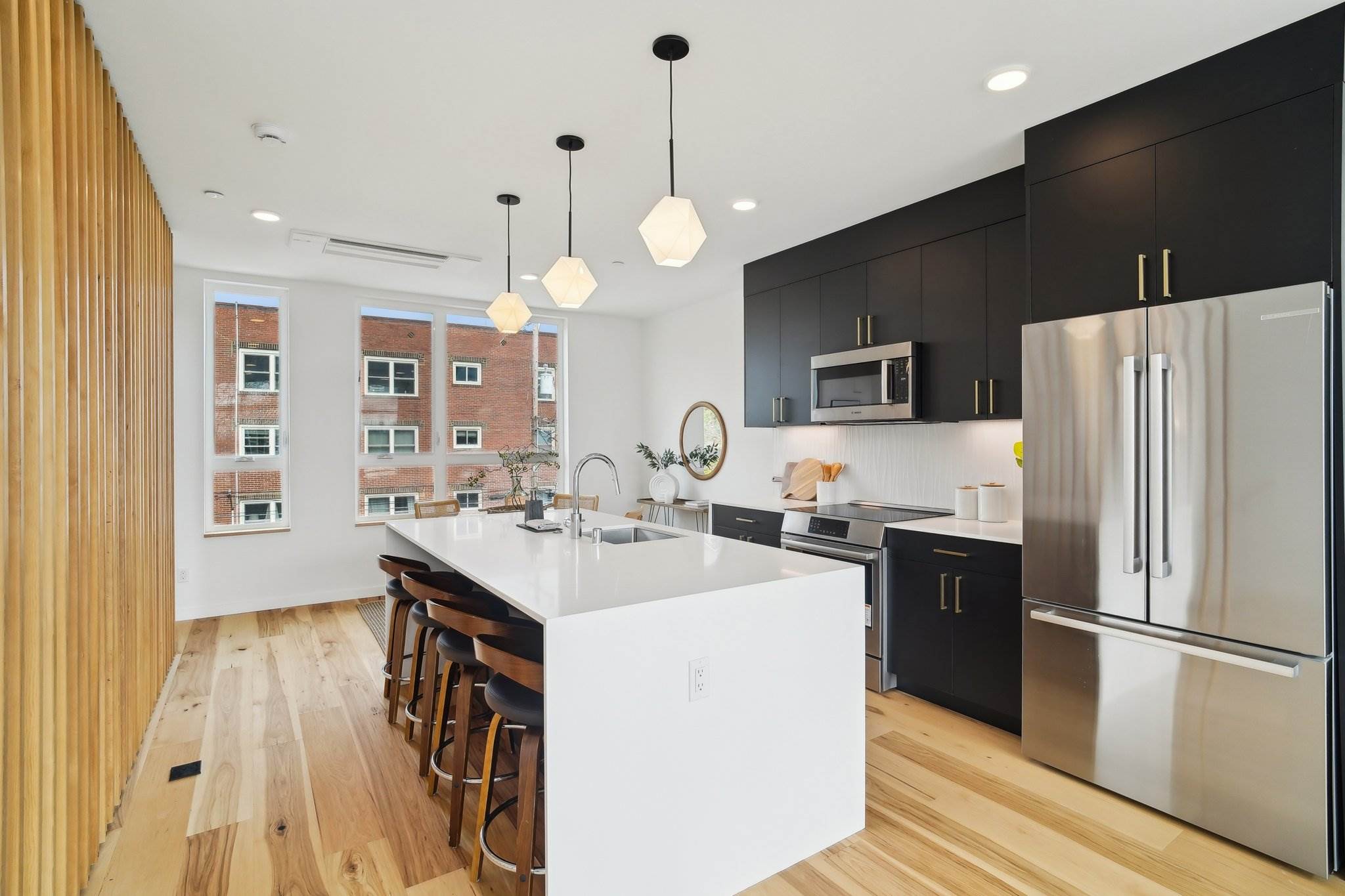 511 Howe St, Seattle, WA 98109