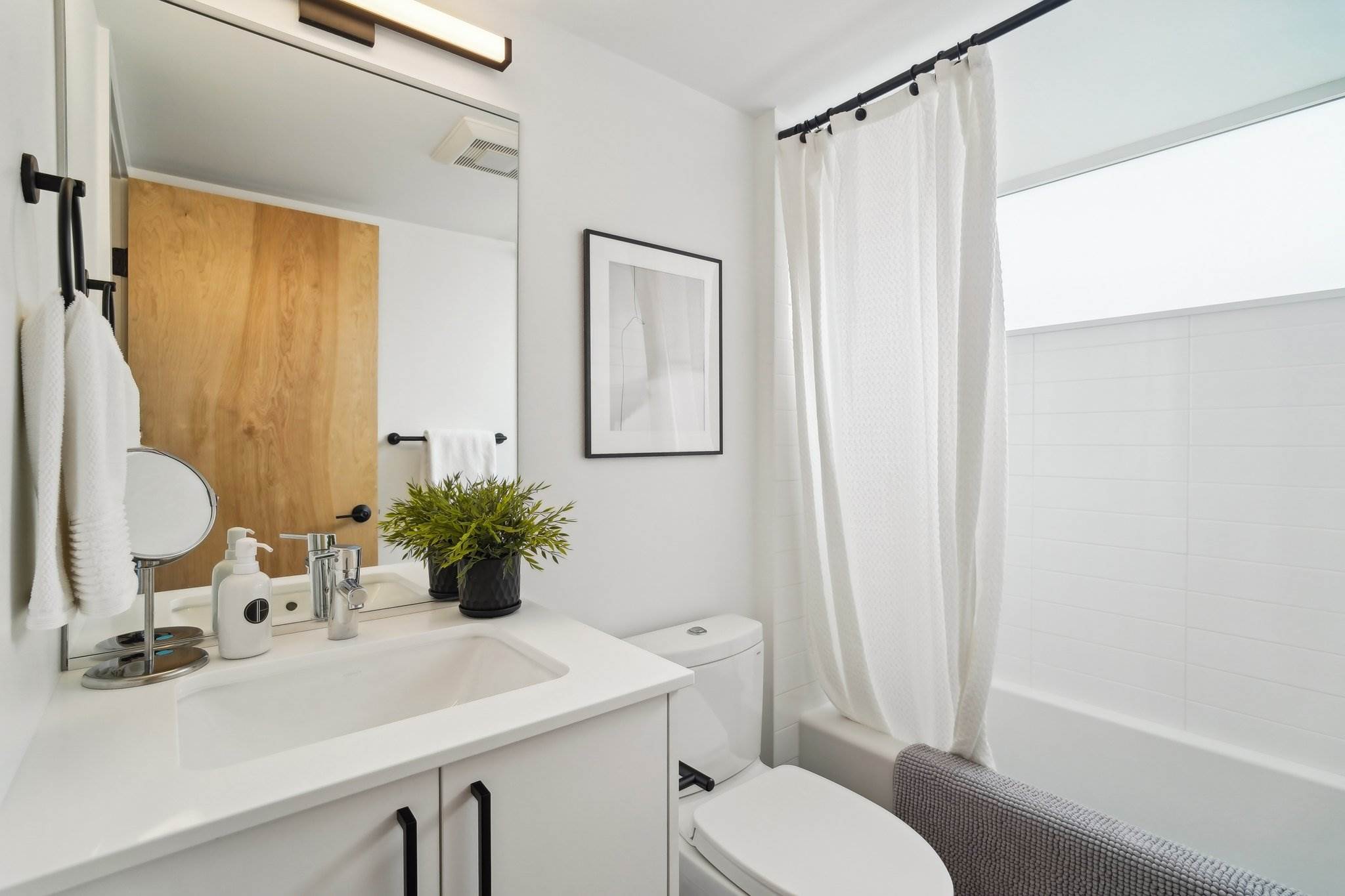 511 Howe St, Seattle, WA 98109