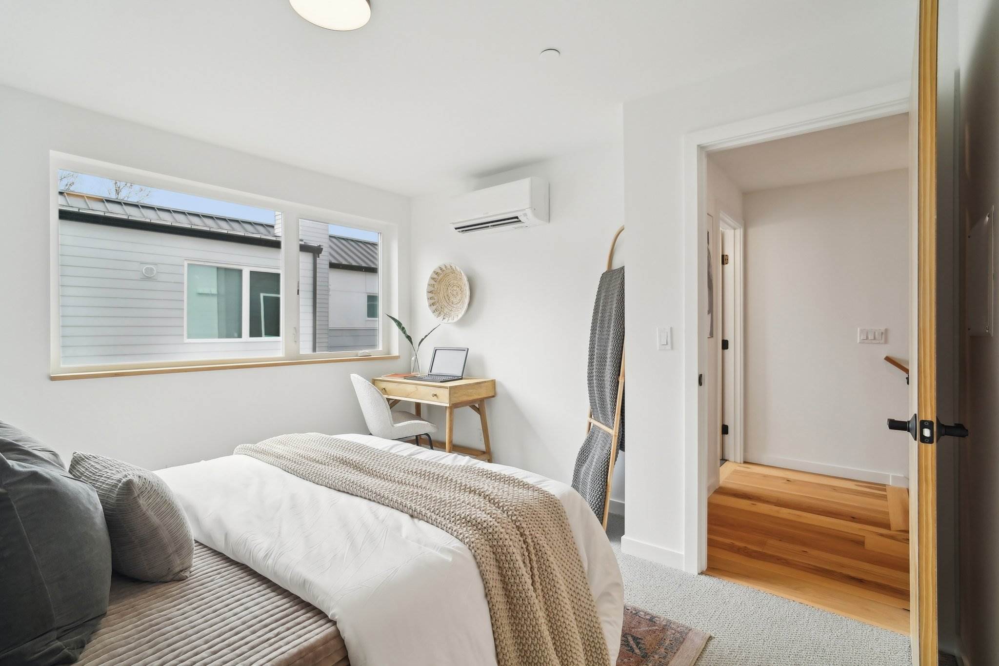 511 Howe St, Seattle, WA 98109