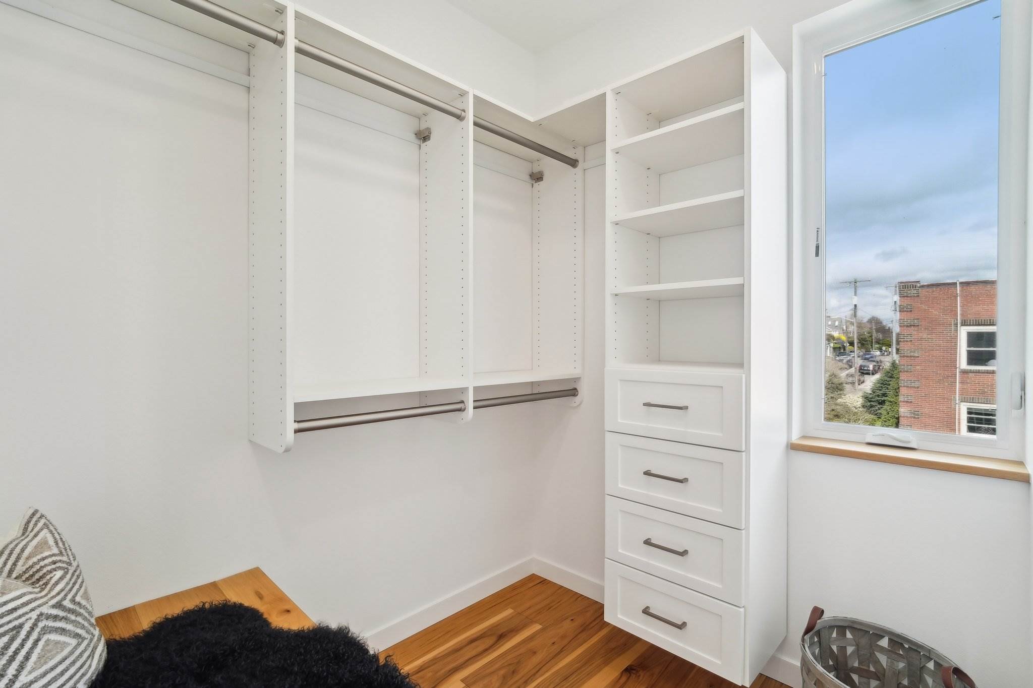 511 Howe St, Seattle, WA 98109