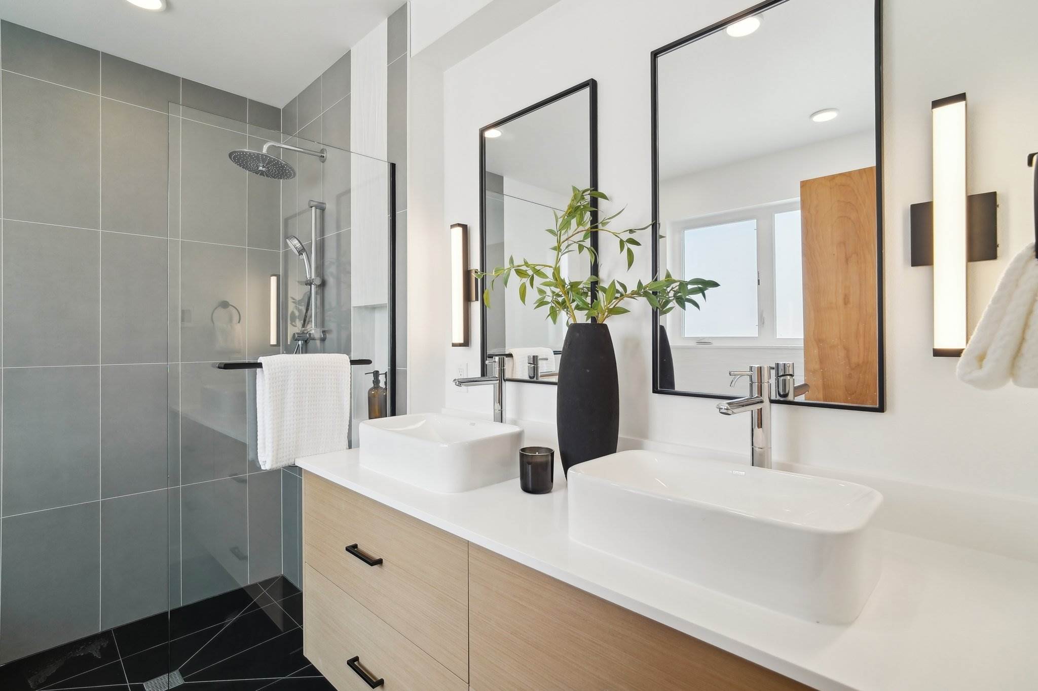 511 Howe St, Seattle, WA 98109