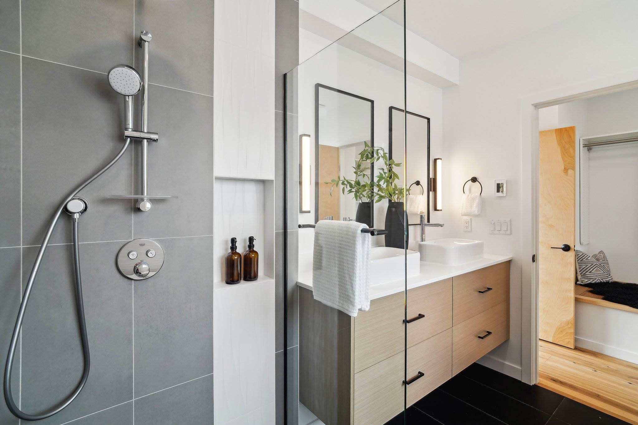 511 Howe St, Seattle, WA 98109