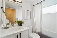 511 Howe St, Seattle, WA 98109