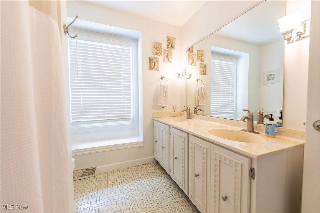 331 Verdant Lane, Canfield, OH 44406