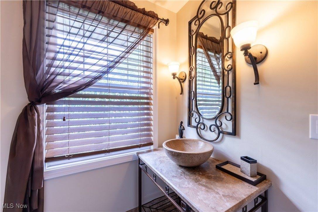 331 Verdant Lane, Canfield, OH 44406