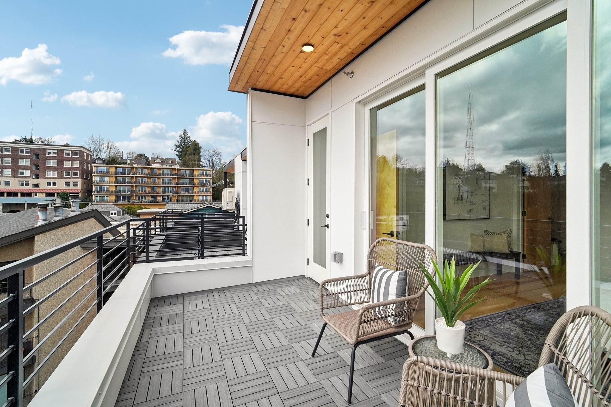 515 Howe St, Seattle, WA 98109