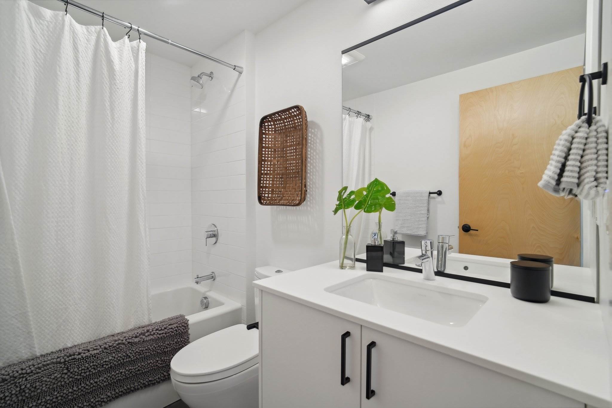 515 Howe St, Seattle, WA 98109