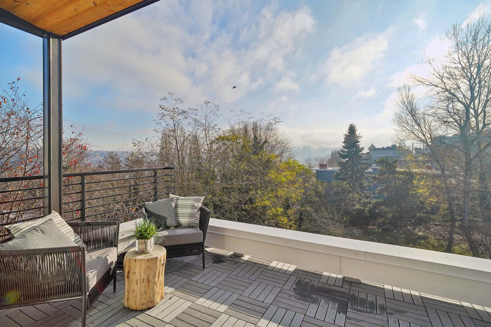 515 Howe St, Seattle, WA 98109