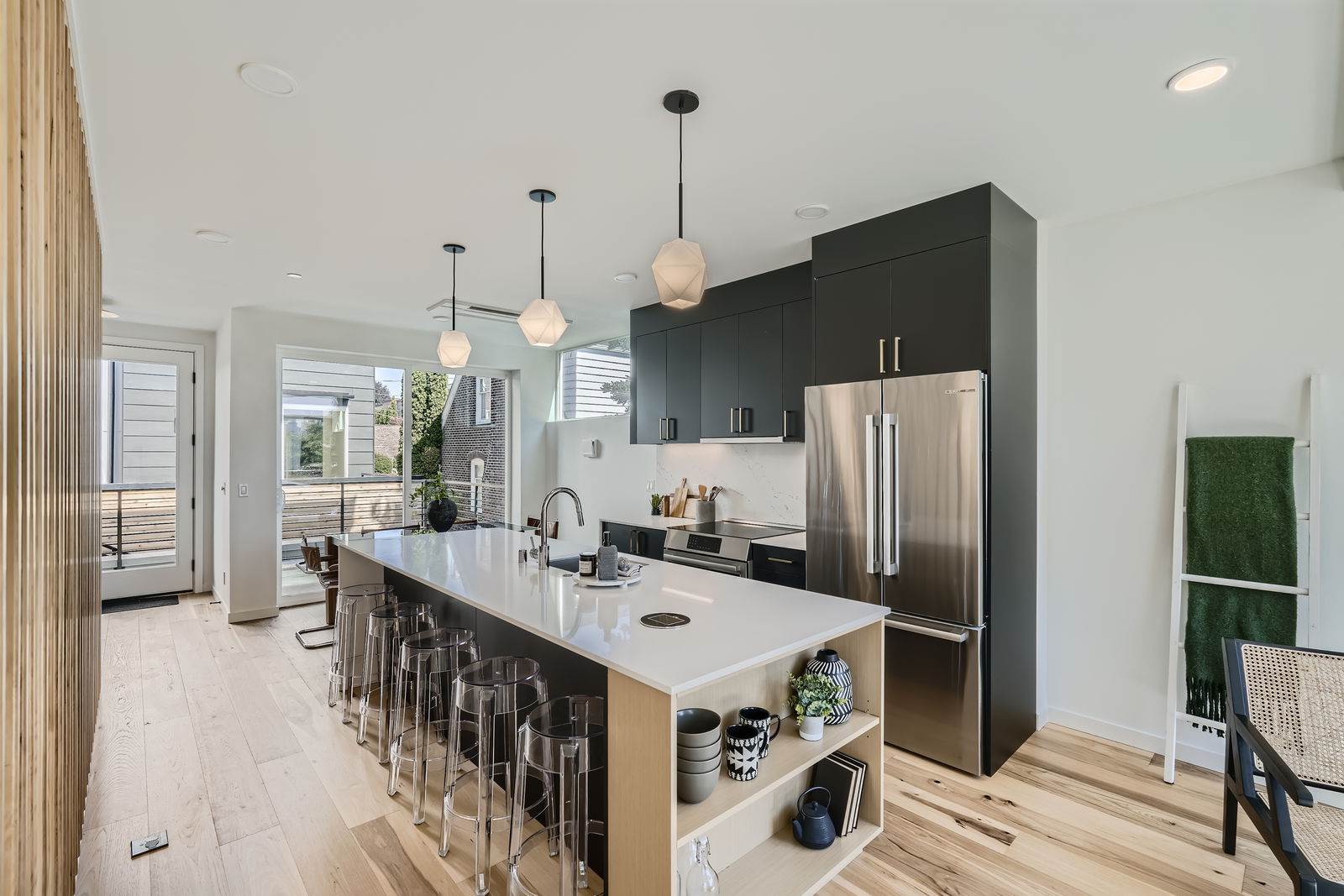 515 Howe St, Seattle, WA 98109