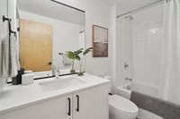 515 Howe St, Seattle, WA 98109