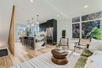 515 Howe St, Seattle, WA 98109