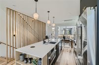 515 Howe St, Seattle, WA 98109