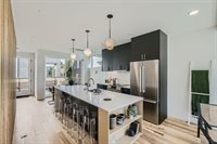 515 Howe St, Seattle, WA 98109