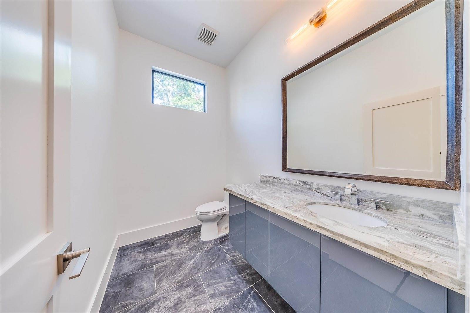 1900 Hawthorne Street, Houston, TX 77098